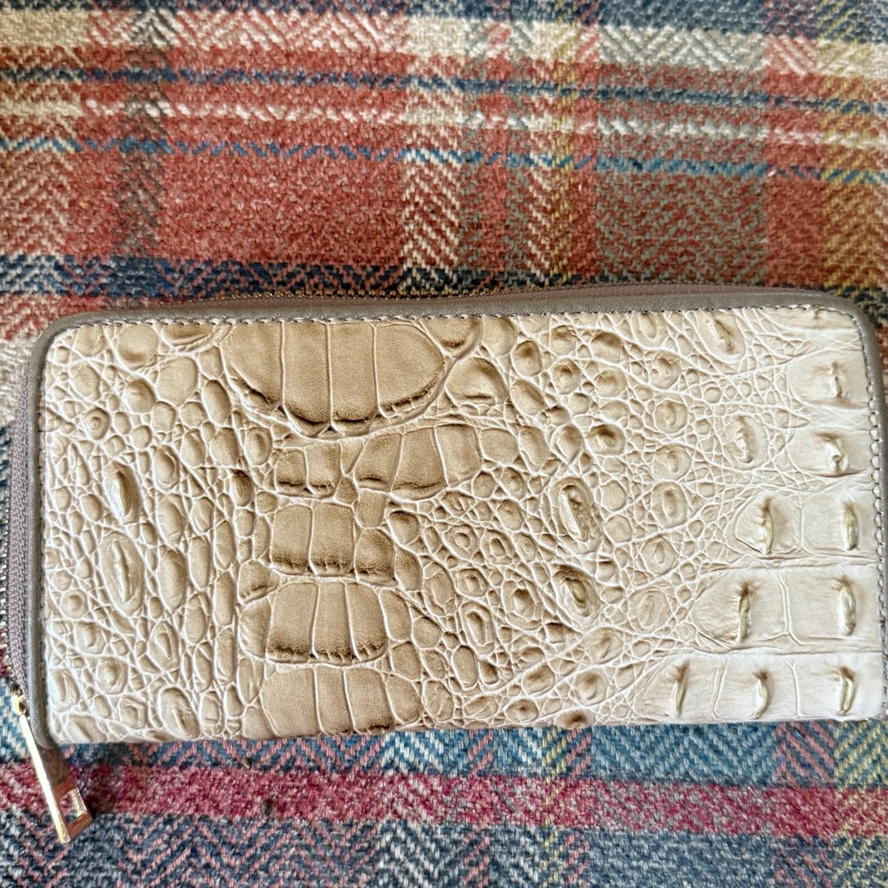 Elegant Faux Crocodile-Embossed Tan Wallet